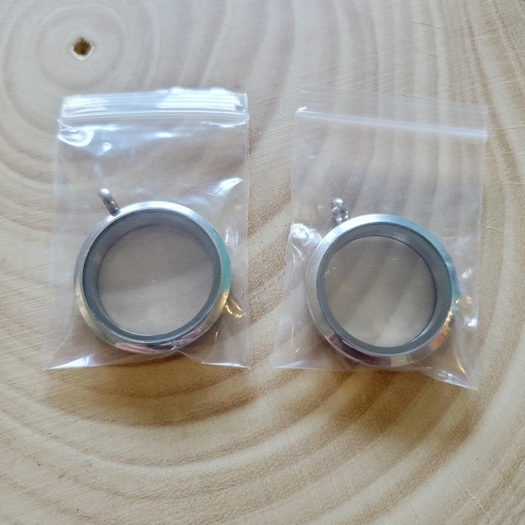 Origami Owl Large plain Silver Classic locket - Picture 3 of 3